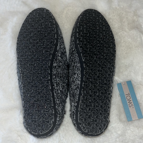 TOMS Belmont Black Gray Sweater Knit & Fur Interior Cozy Soft Slip Ons - Picture 9 of 14